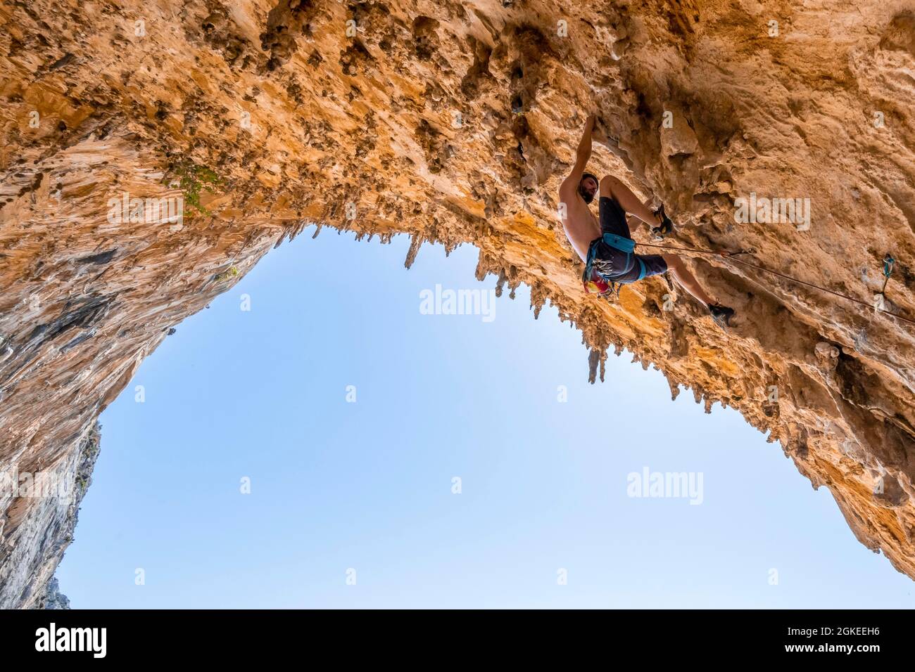 Gran Grotta, Armeos sector, escalada en plomo, escalada deportiva, Kalymnos, Dodecaneso, Grecia Foto de stock