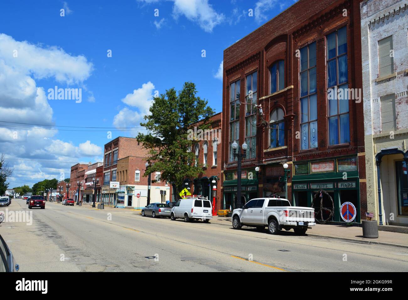 El distrito comercial del centro histórico de Savanna, Illinois, está