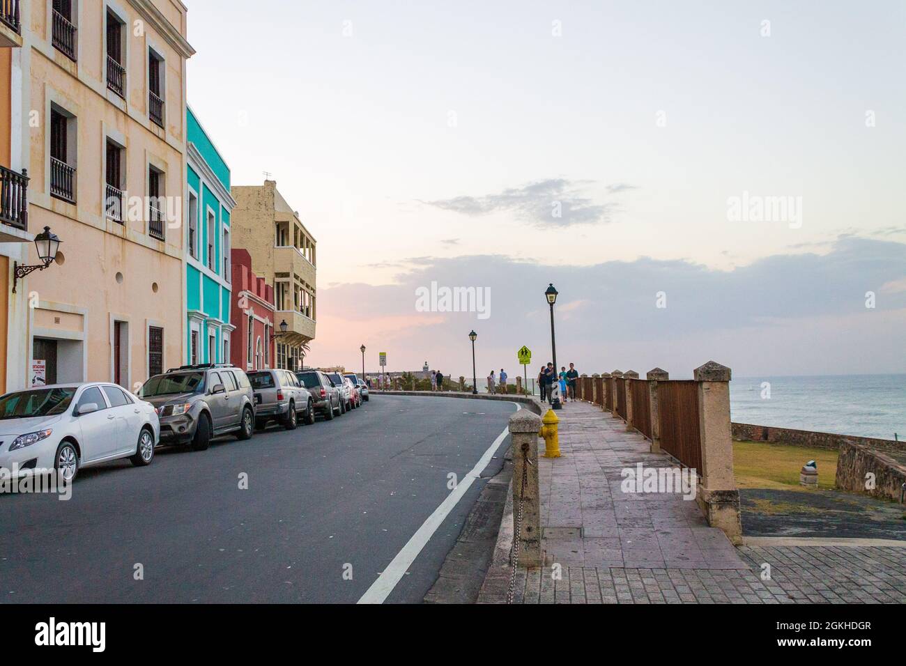 Antiguo San Juan, Puerto Rico - Mar 22th 2014: Vista de fachadas de colores en el Viejo San Juan, Puerto Rico Foto de stock