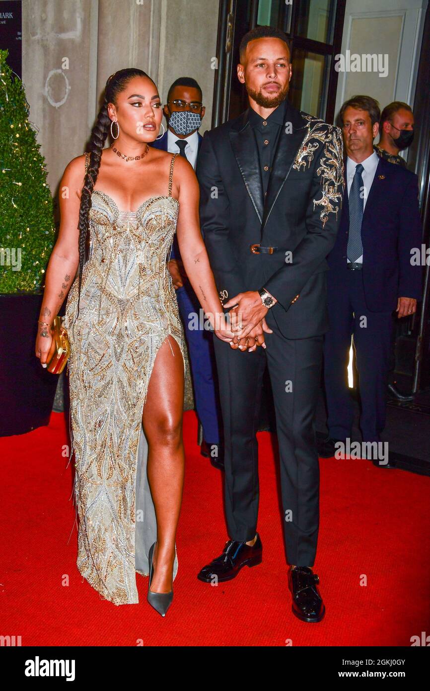 Ayesha Curry, Stephen Curry Durante Gala Met Salidas desde el Hotel MARK en  la ciudad de Nueva York, Lunes, 13 de Septiembre de 2021. (Foto de Jennifer  Graylock/Sipa USA Fotografía de stock -
