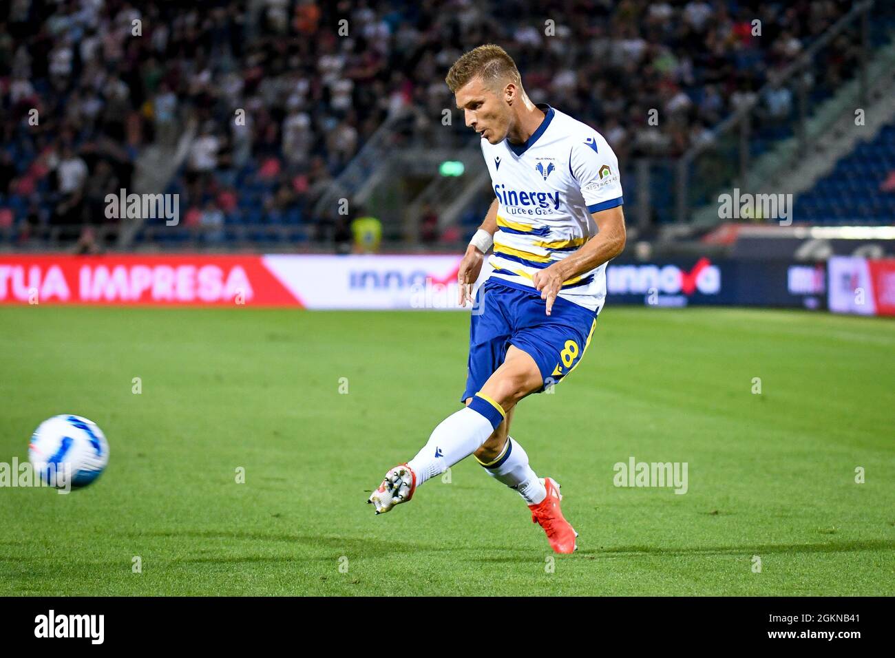 Bolonia, Italia. 13th de Sep de 2021. Darko Lazovic (Verona) retrato en acción durante Bolonia FC vs Hellas Verona FC, fútbol italiano Serie A partido en Bolonia, Italia, septiembre de 13 2021 Crédito: Agencia de Fotografía Independiente/Alamy Live News Foto de stock