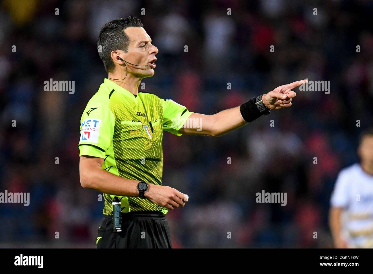 Bolonia, Italia. 13th de Sep de 2021. El árbitro Ivano Pezzuto gestos durante Bolonia FC vs Hellas Verona FC, fútbol italiano Serie A partido en Bolonia, Italia, septiembre de 13 2021 Crédito: Agencia Independiente de Fotografía / Alamy Live News Foto de stock