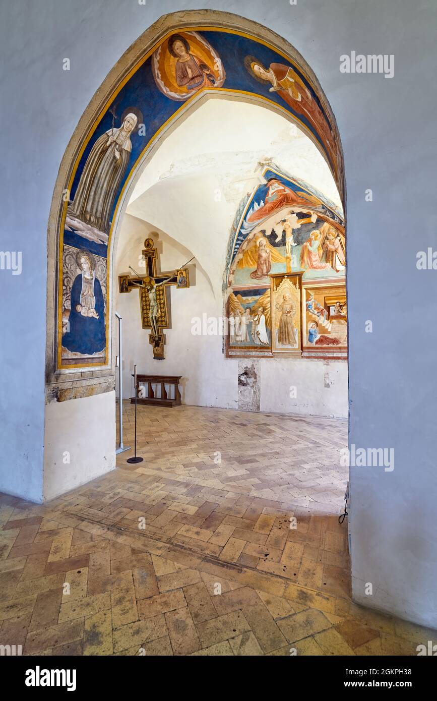 Montefalco Umbría Italia. Iglesia de San Francesco con frescos de Benozzo Gozzoli Foto de stock