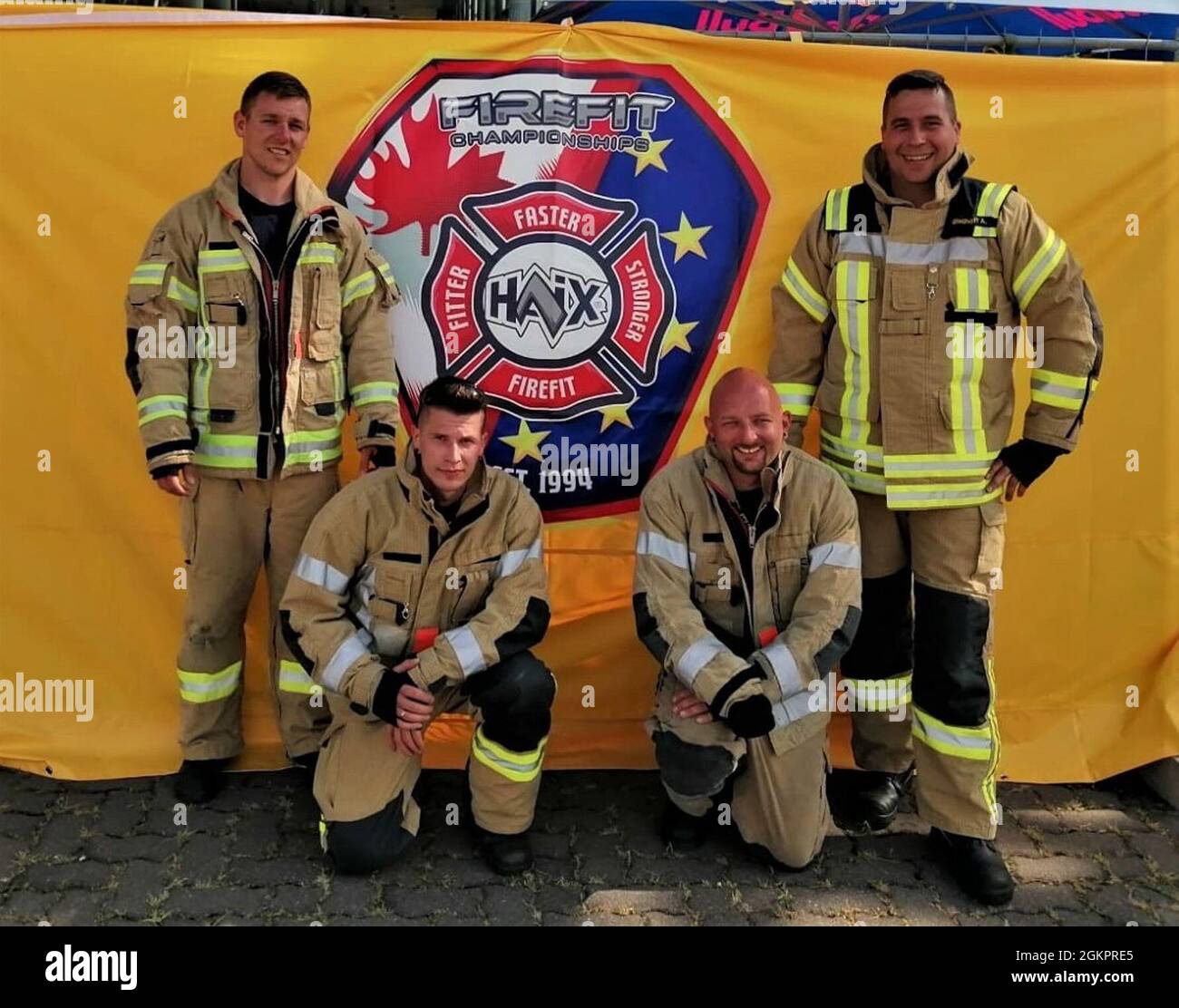 Cuatro bomberos del Ejército de los Estados Unidos Garrison Ansbach de las  estaciones de bomberos de Katterbach e Illesheim participaron en la carrera  de clasificación para el Desafío Fireit Europe en Hannover,