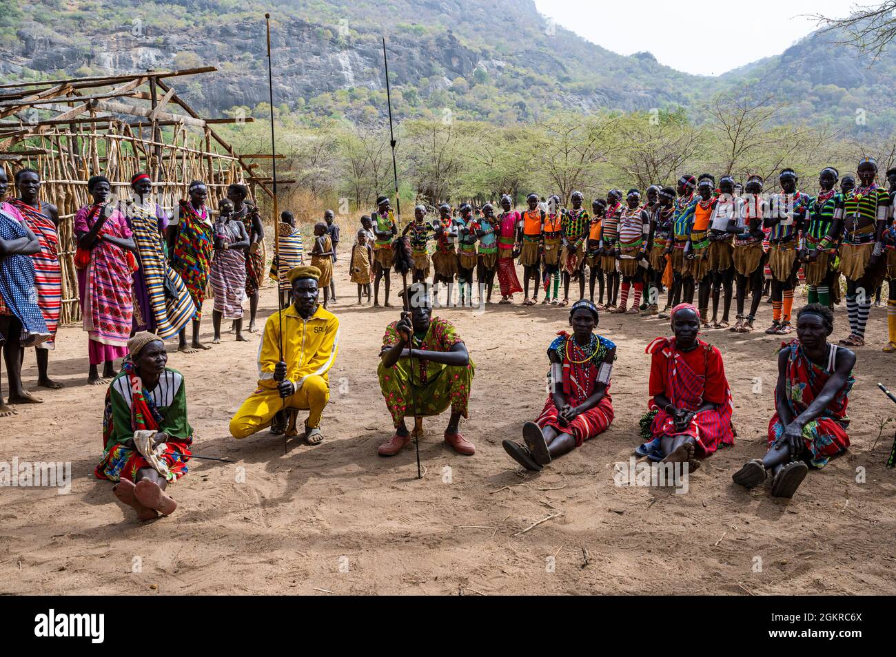 Asamblea de una tribu Laarim, Hoya Hills, Equatoria Oriental, Sudán del Sur, África Foto de stock