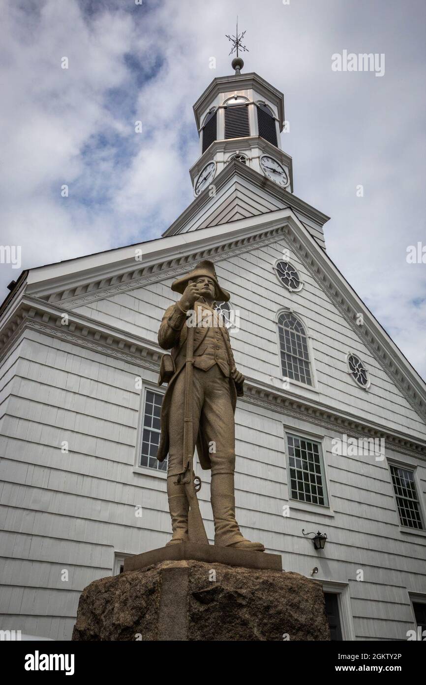 Estatua del Soldado Continental en el césped frontal de la Primera Iglesia Presbiteriana de Springfield, Springfield, ., 1 de julio de 2021. La estatua fue erigida en 1905 y se encuentra en Estatua del Soldado Continental en el césped frontal de la Primera Iglesia Presbiteriana de Springfield, Springfield, ., 1 de julio de 2021. La estatua fue erigida en 1905 y se encuentra en