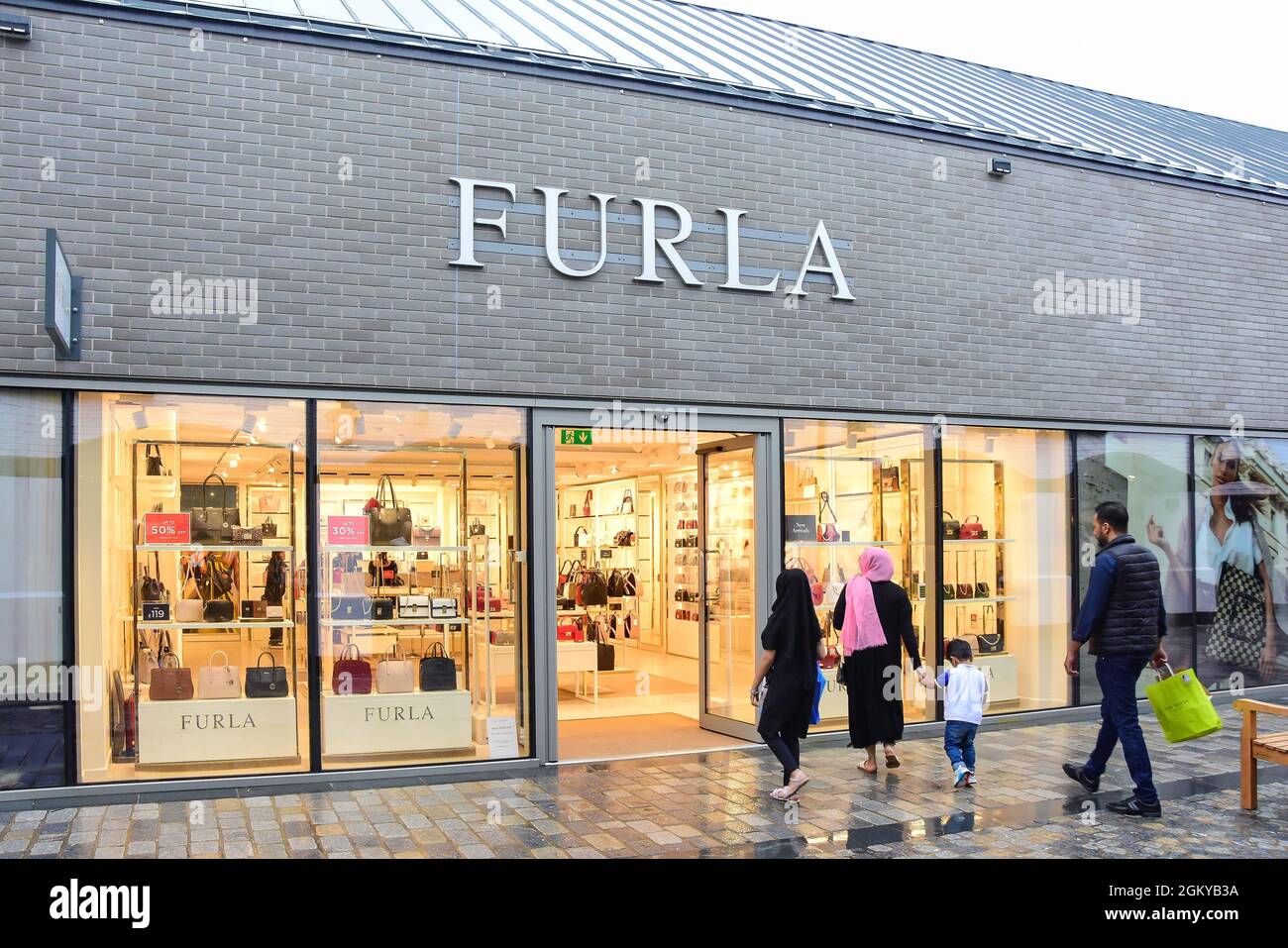 Tienda de lujo italiana Furla, Cheshire Oaks Designer Outlet, Kinsey Road, Wirral, Merseyside, Inglaterra, Reino Unido Foto de stock