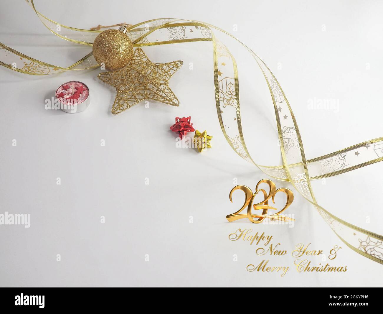 Feliz Navidad y feliz año nuevo 2022 tarjeta de felicitación sobre fondo blanco Foto de stock
