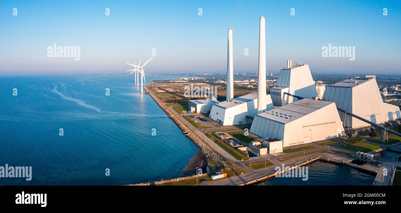 Vista aérea de la central eléctrica verde ECO ESG. Foto de stock