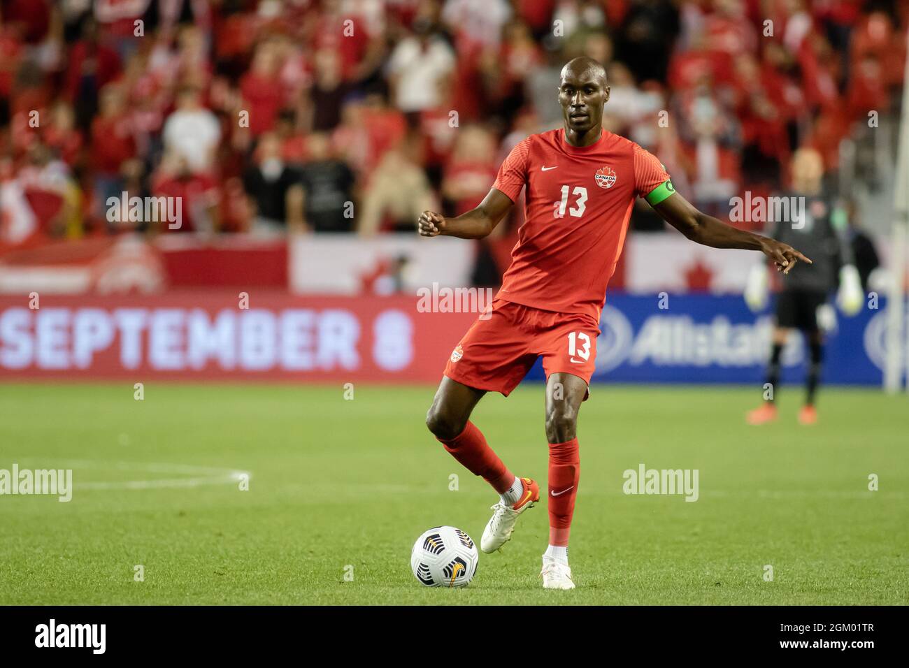 Toronto, Canadá, 8 de septiembre de 2021: Atiba Hutchinson del equipo de Canadá en acción durante el partido de la Copa Mundial de la FIFA de CONCACAF 2022 contra El Salvador en BMO Field en Toronto, Canadá. Canadá ganó el partido 3-0. Foto de stock