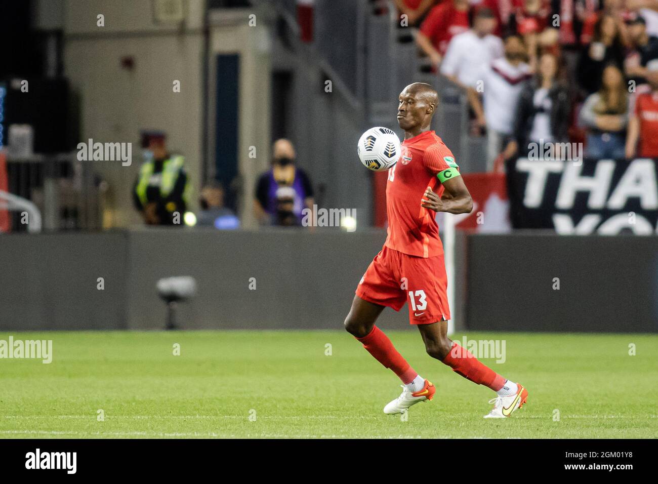 Toronto, Canadá, 8 de septiembre de 2021: Atiba Hutchinson del equipo de Canadá en acción durante el partido de la Copa Mundial de la FIFA de CONCACAF 2022 contra El Salvador en BMO Field en Toronto, Canadá. Canadá ganó el partido 3-0. Foto de stock