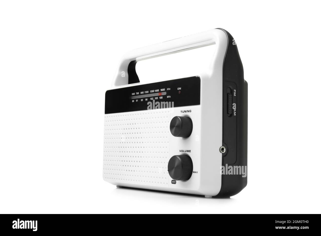 Radio moderna sobre fondo blanco Fotografía de stock - Alamy