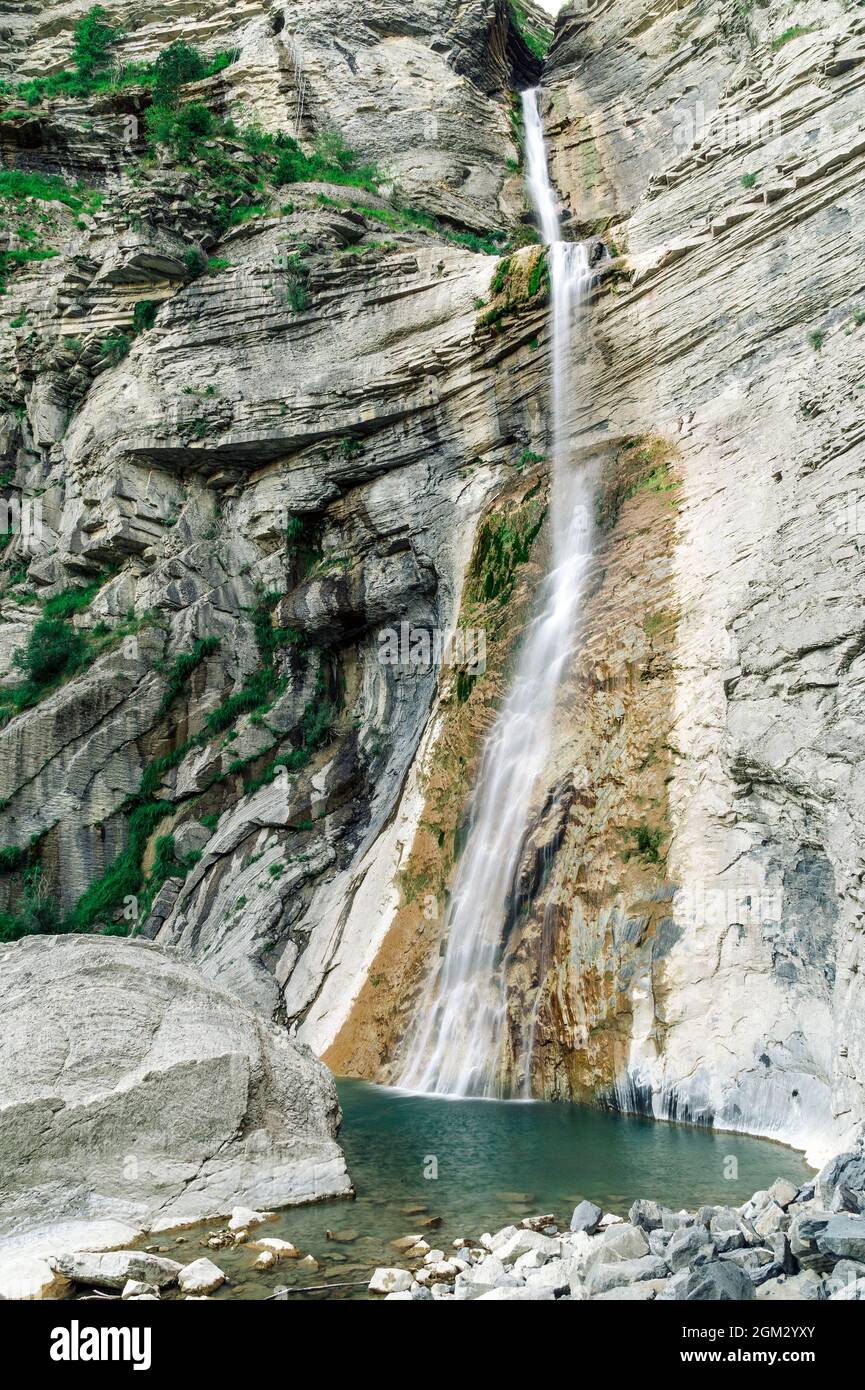 Cascada Sorrosal en Broto, Huesca, pirineo aragonés, Norte de España  Fotografía de stock - Alamy
