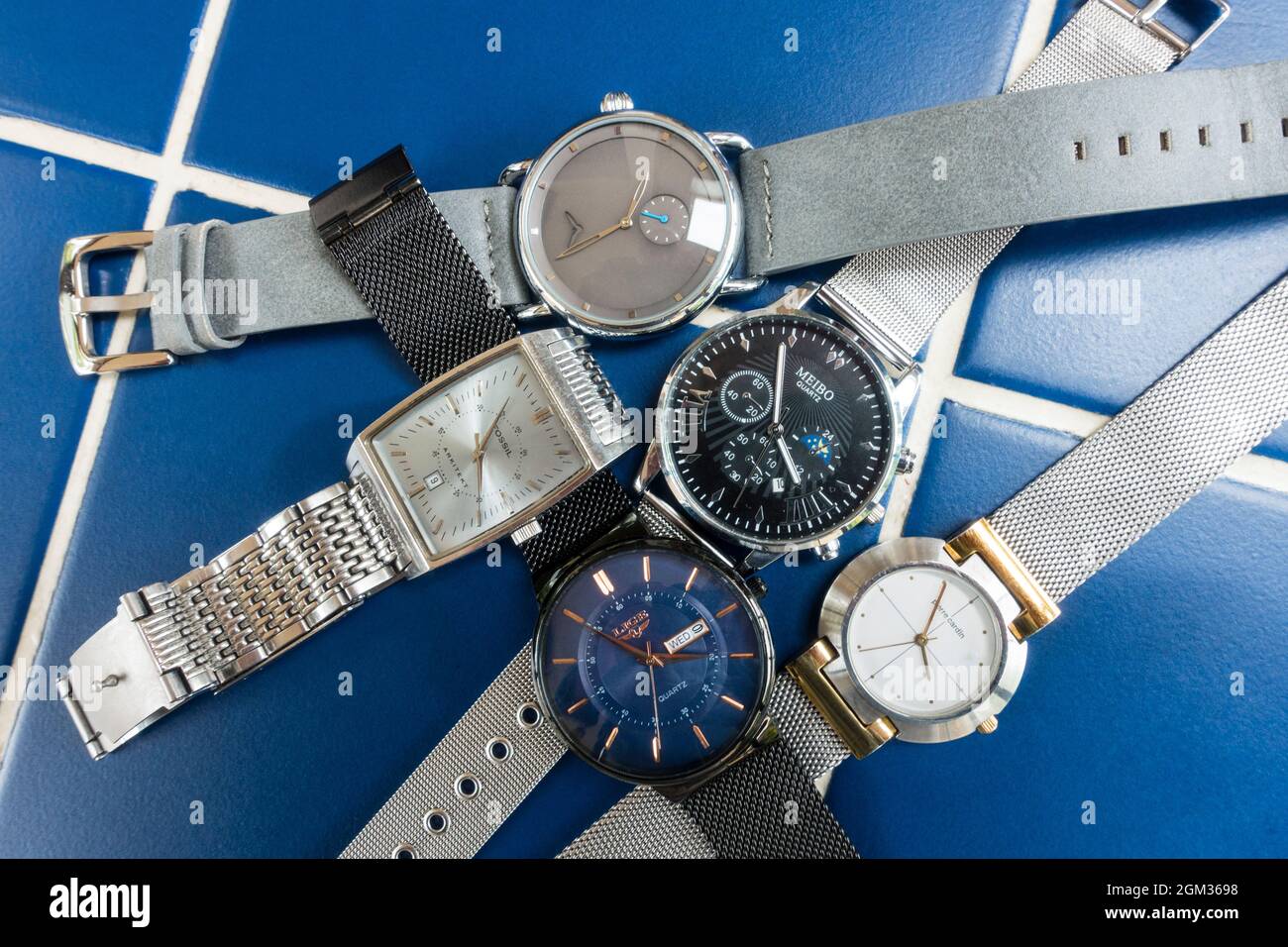 Relojes de pulsera para hombre Foto de stock