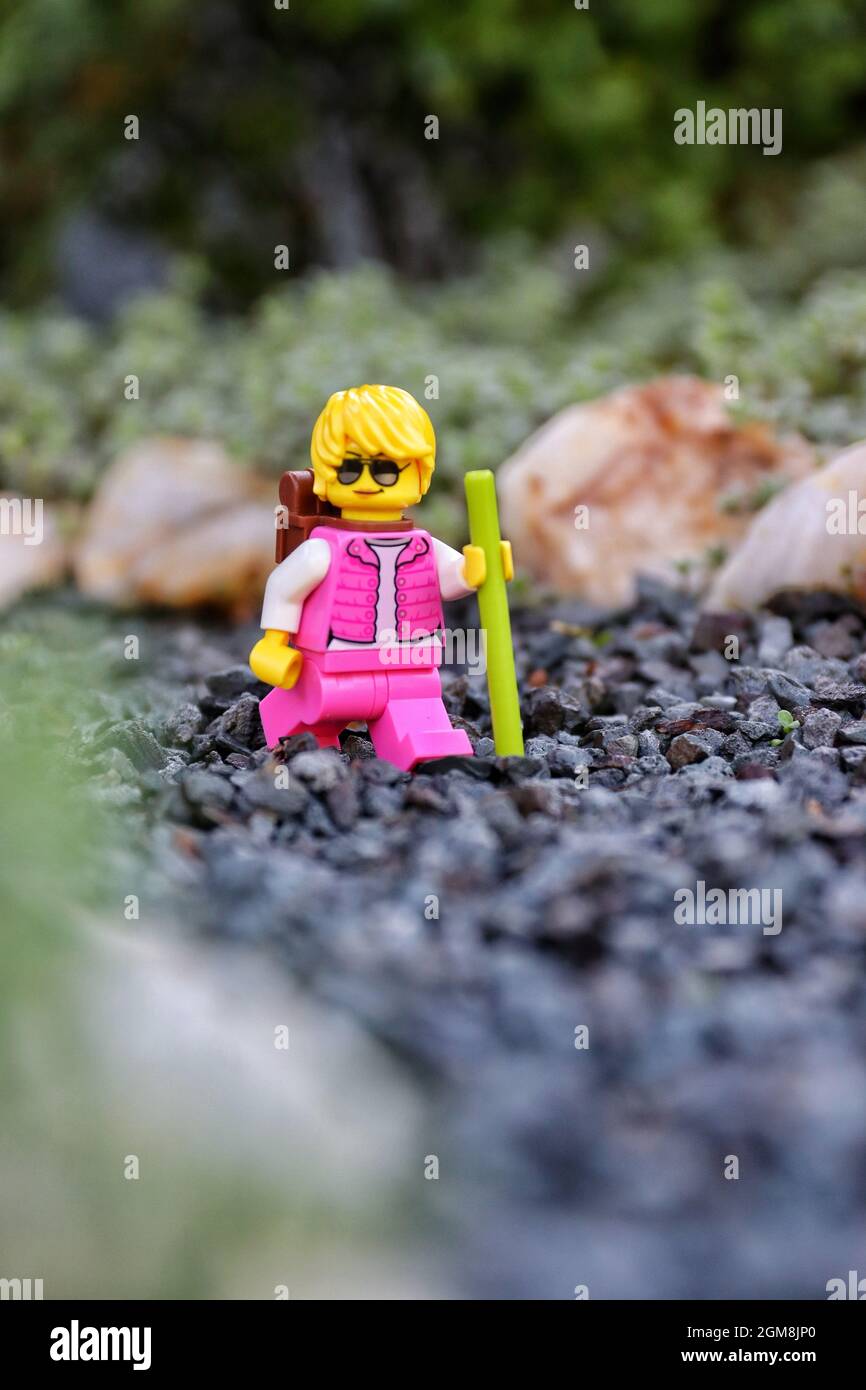 Caminando en lego fotografías e imágenes de alta resolución - Alamy