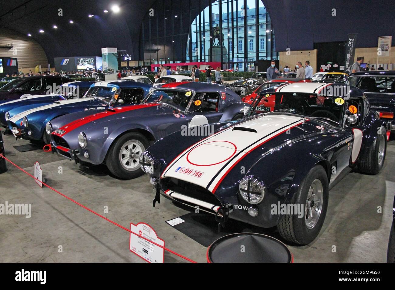 2021 TOUR AUTO Optic 2000 - Los competidores muestran en París antes del inicio en el grand palais ephémère. Foto de stock