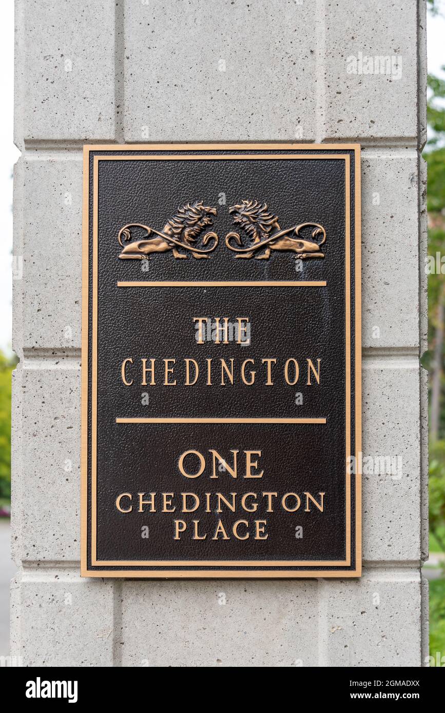 Señal de entrada a Chedington o One Chedington Place, que son apartamentos de lujo en una antigua propiedad patrimonial en Toronto, Canadá Foto de stock