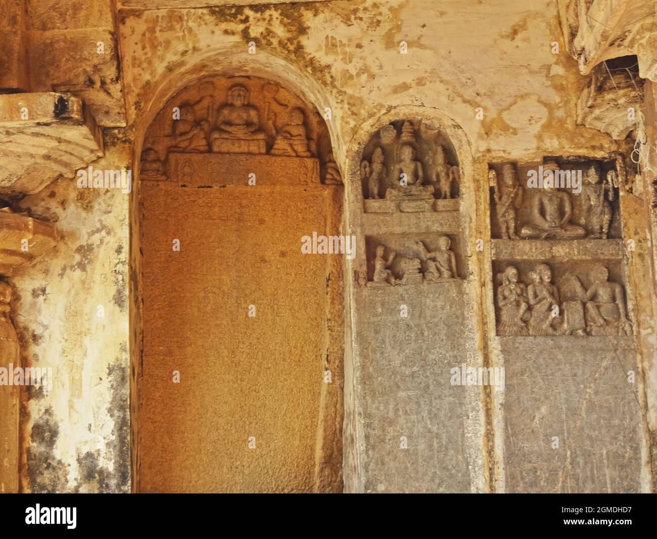 Talla y escultura en Lord Gomateswara, Bahubali, Jainismo, Templo Shravanabelagola, hassan, karnataka Foto de stock