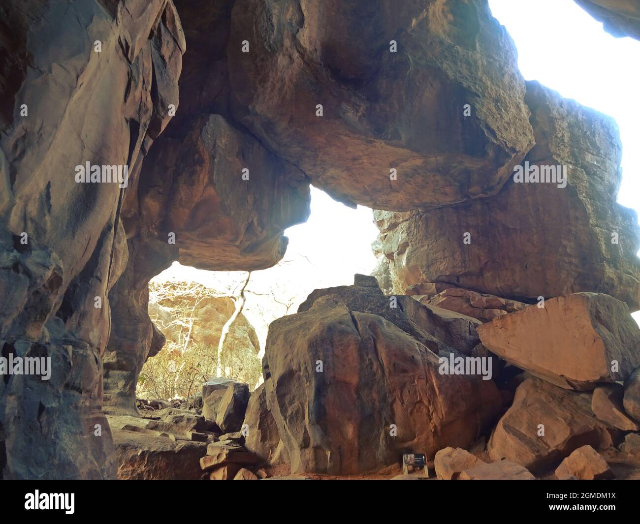 bhimbetka refugios de roca, patrimonio de la unesco, distrito bhopal, madhya pradesh, india Foto de stock