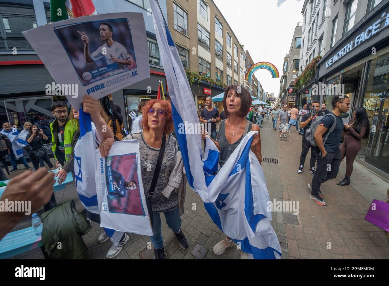Dia De Accion De Puma Fotos e Imágenes de stock - Alamy