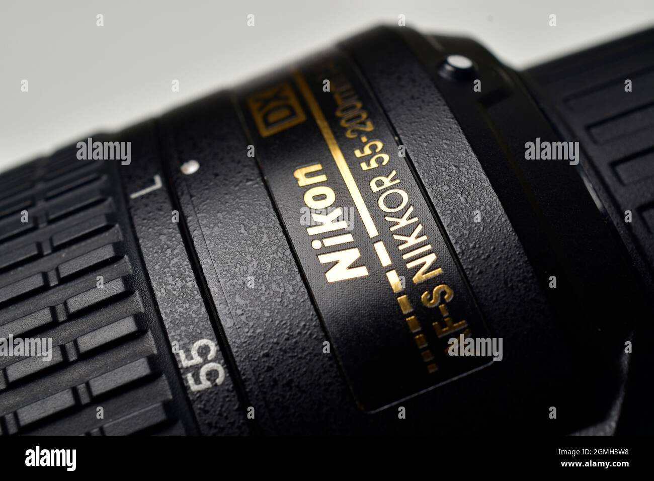 Nueva Delhi, India, 03 de diciembre de 2019:- Primer plano de la marca Nikon en la lente de cámara Foto de stock