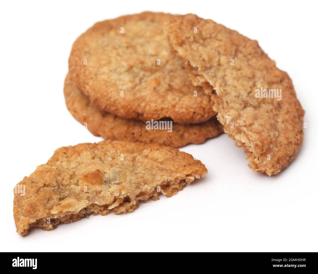 Galletas hechas a mano sobre fondo blanco Foto de stock