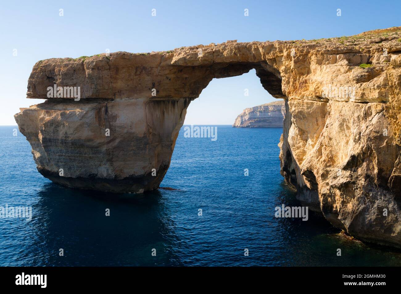 La Ventana Azul, una formación rocosa en la costa oeste de Gozo, una de las Islas Maltesas Foto de stock