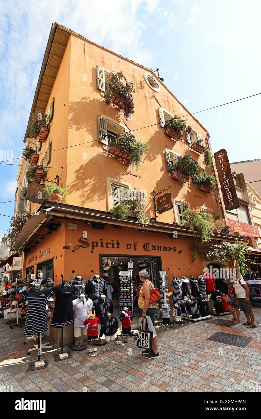 foro Corta vida víctima Spirit of Cannes (tienda de ropa), Cannes, Alpes Marítimos,  Provenza-Alpes-Costa Azul, Francia Fotografía de stock - Alamy