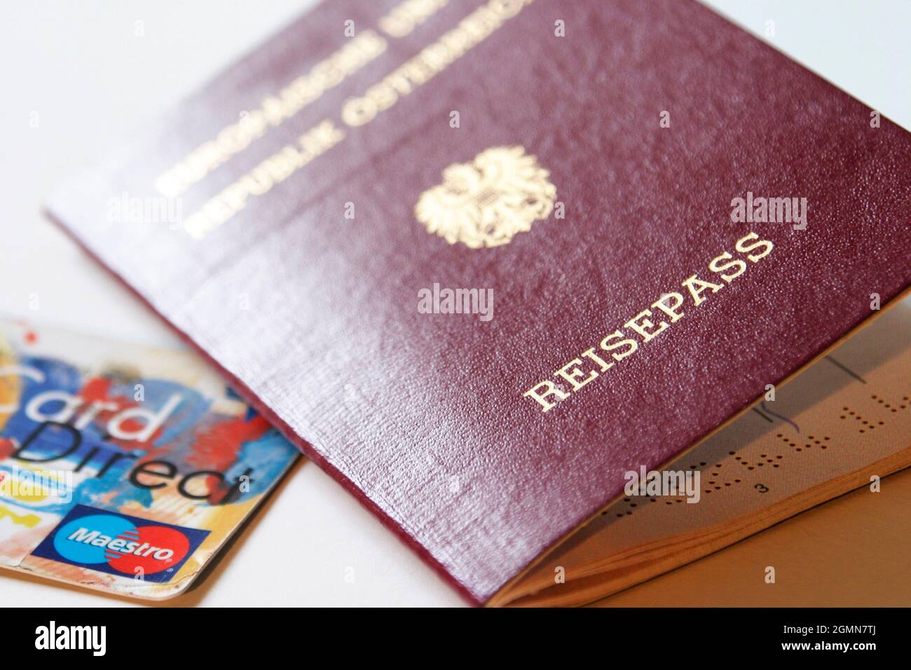 Pasaporte de Austria, República Oesterreich, con tarjeta de crédito, Austria Foto de stock