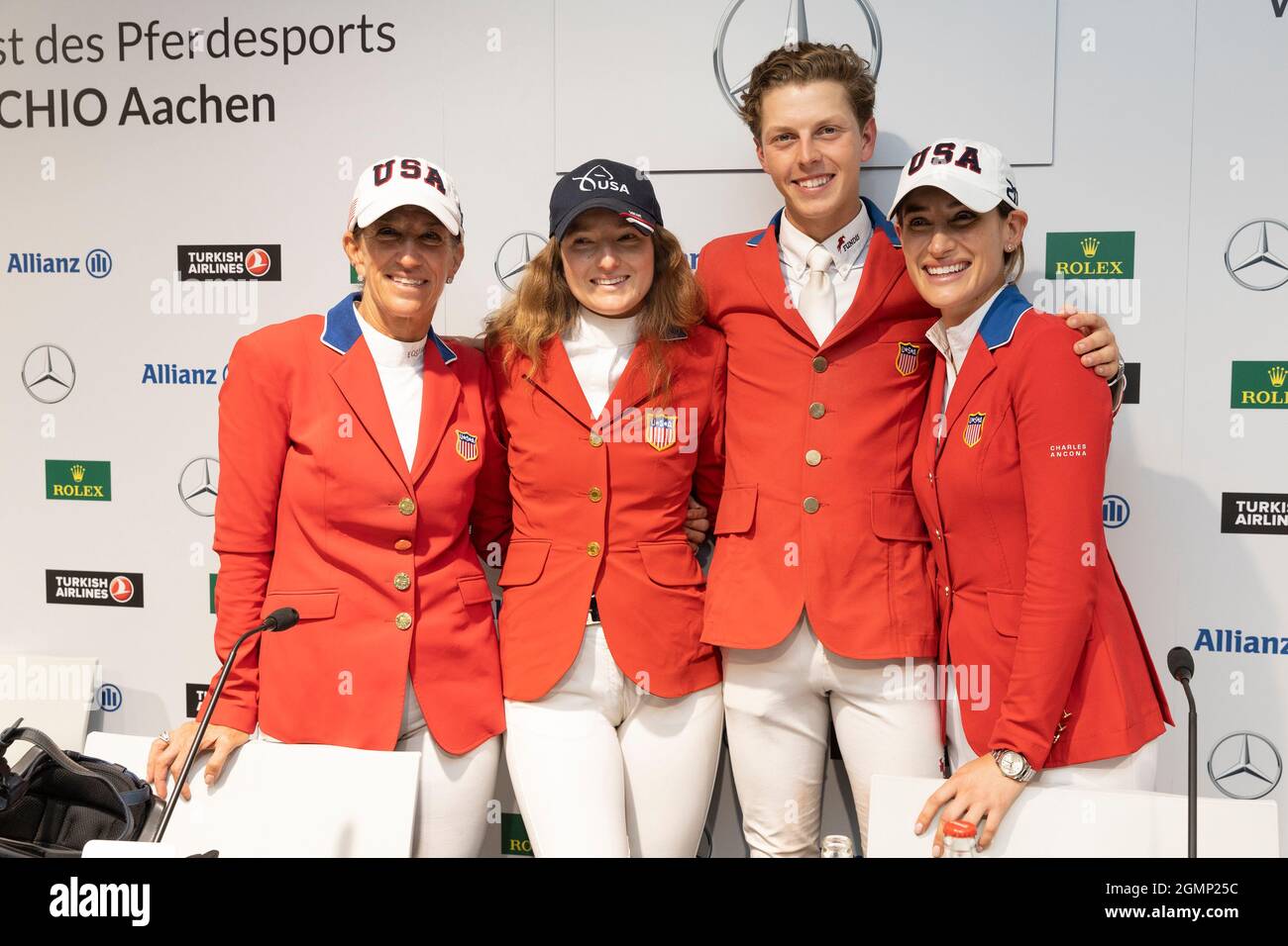 Estados Unidos ganador de la Copa Naciones, de izquierda a derecha a