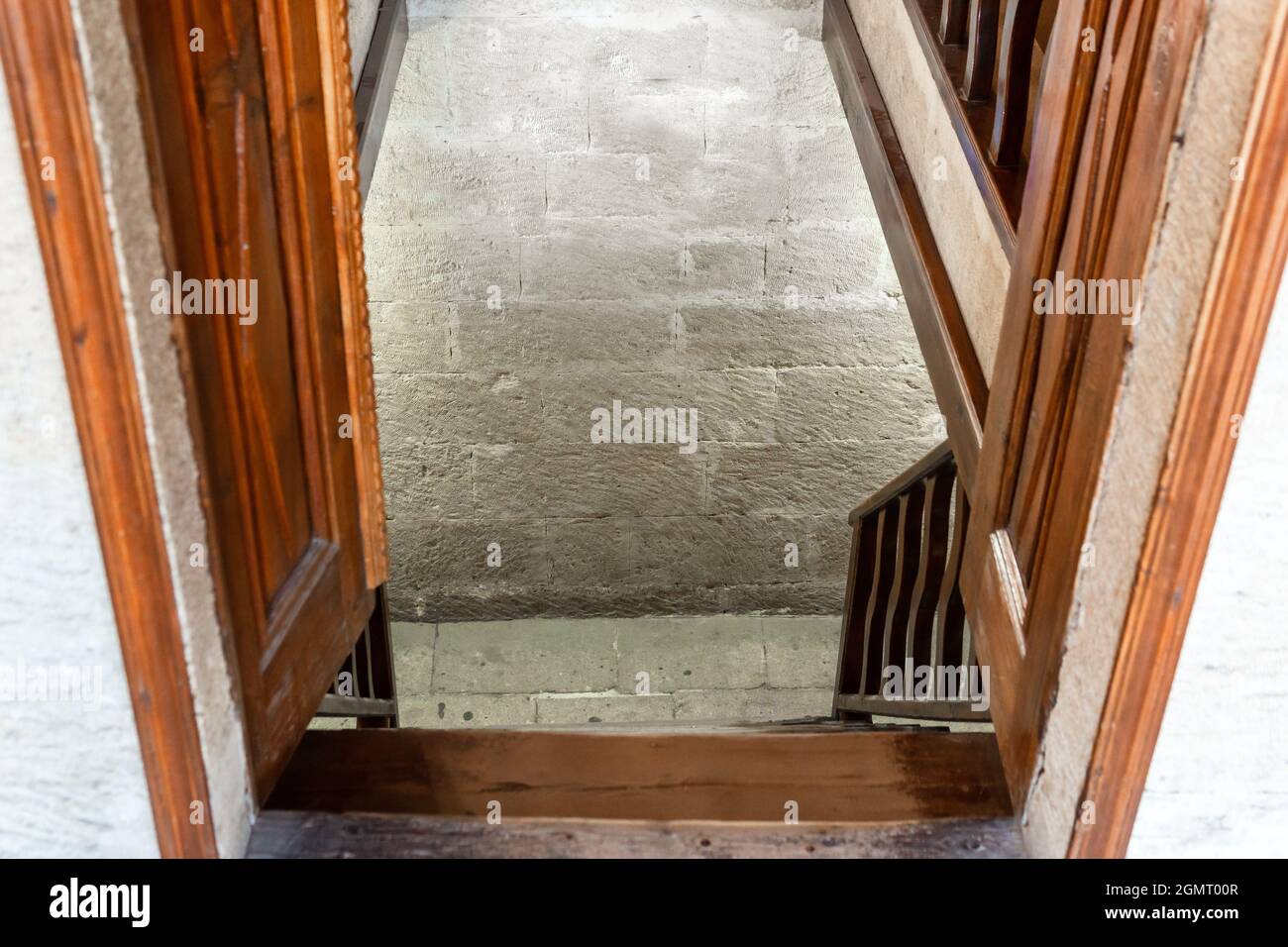 Barandillas de madera para escaleras fotografías e imágenes de alta  resolución - Alamy