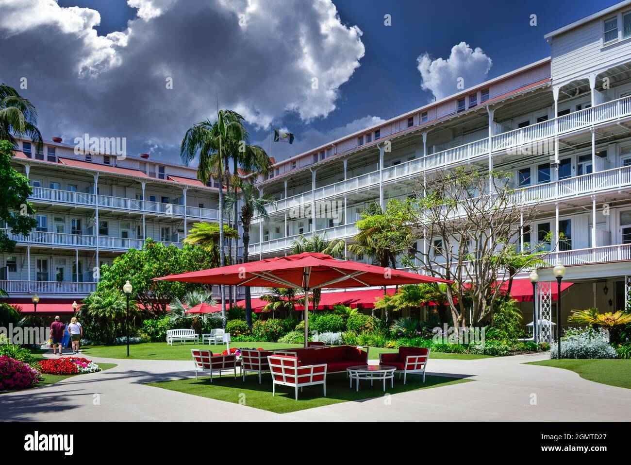 Sombrillas del patio interior en el complejo Victorian, Hotel del