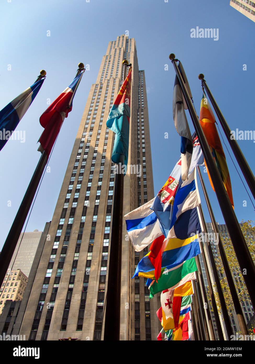 Nueva York, EE.UU. - 11 de abril de 2013; no hay personas a la vista. El Rockefeller Center, una pieza icónica de la grandiosa arquitectura de Nueva York, es un gran complejo de comunicaciones Foto de stock