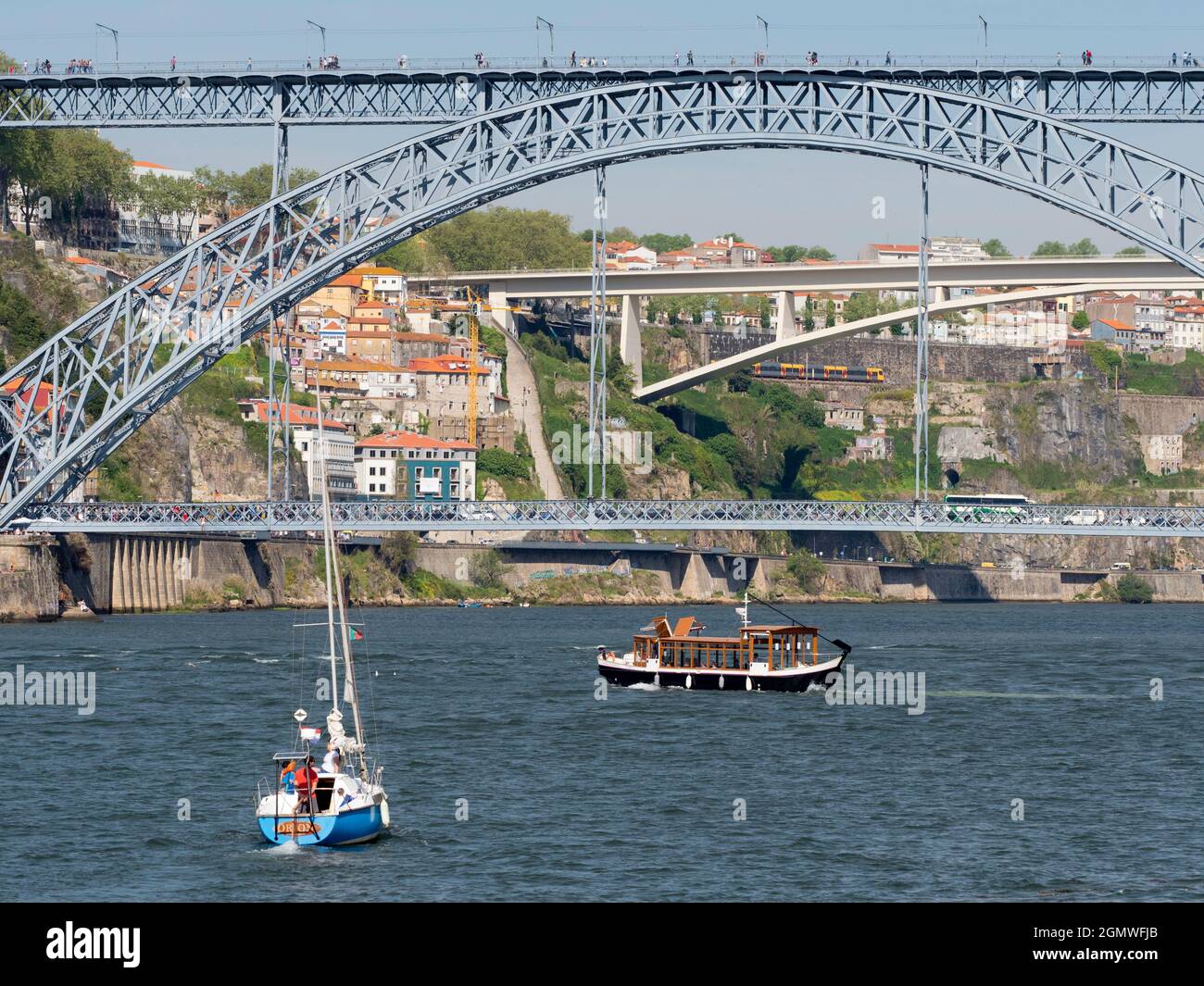 Oporto es la segunda ciudad de Portugal después de Lisboa. Situado en el estuario del río Duero, en el norte de Portugal, es uno de los más antiguos poblados Foto de stock