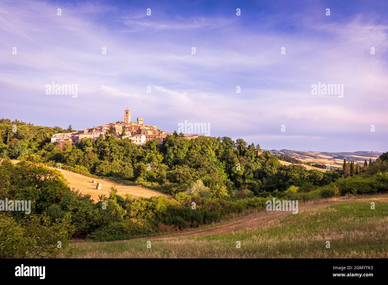 El pequeño pueblo de San Casciano dei Bagni, Toscana, Italia Foto de stock