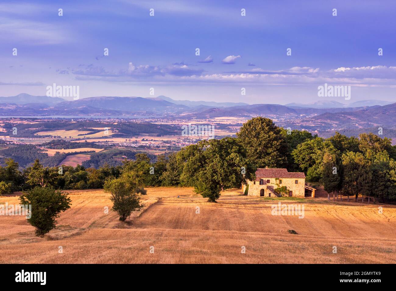 Pequeña granja, Val dOrcia, Toscana, Italia Foto de stock