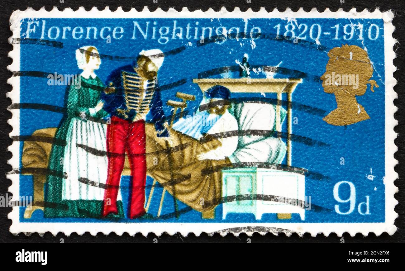 GRAN BRETAÑA - ALREDEDOR de 1970: Un sello impreso en Gran Bretaña muestra Florence Nightingale, enfermera y reformador del hospital, en el hospital de Scutari, alrededor de 1 Foto de stock