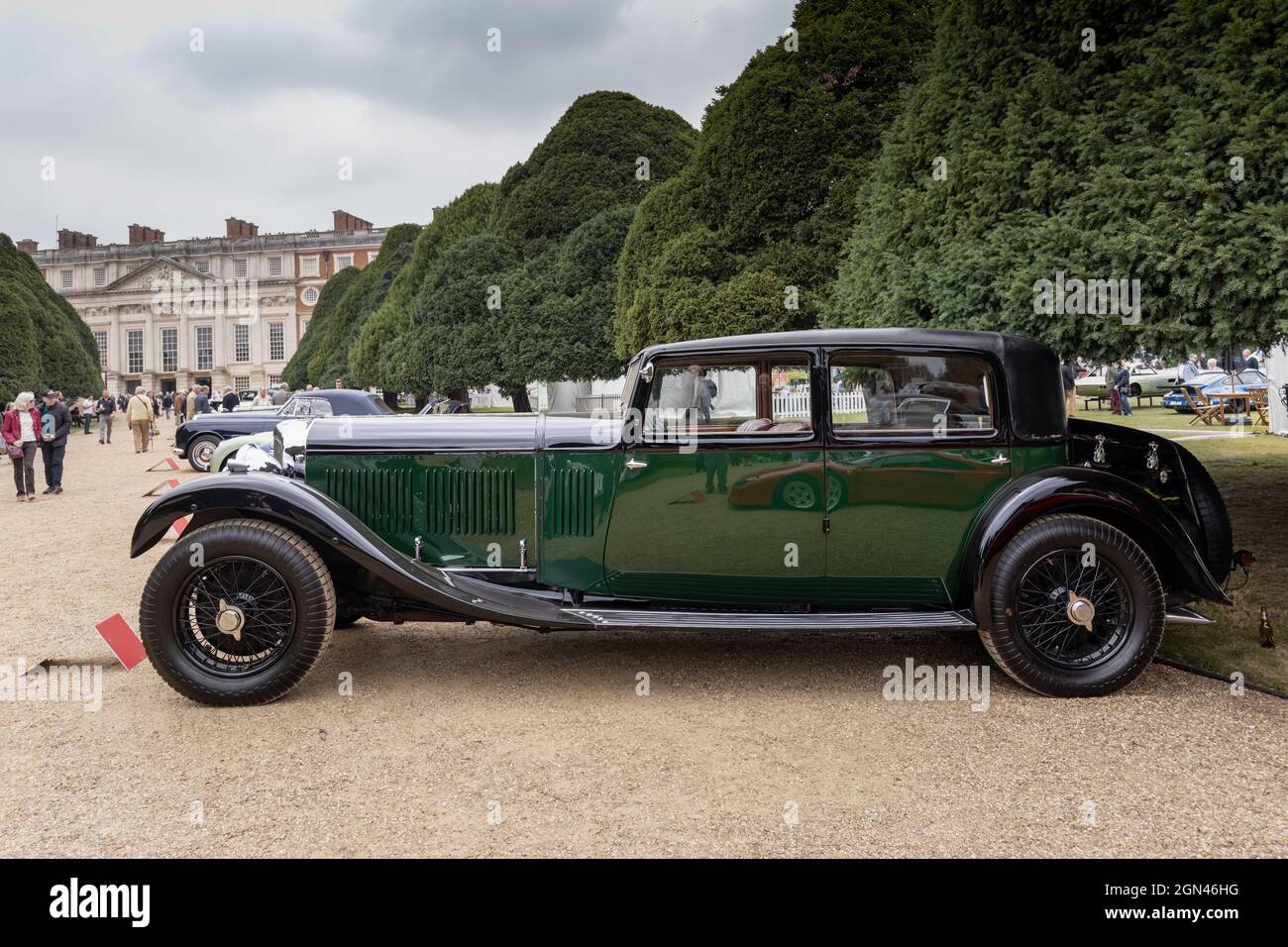 1932 Bentley Saloon de 8 litros, Concours of Elegance 2021, Hampton Court Palace, Londres, Reino Unido Foto de stock