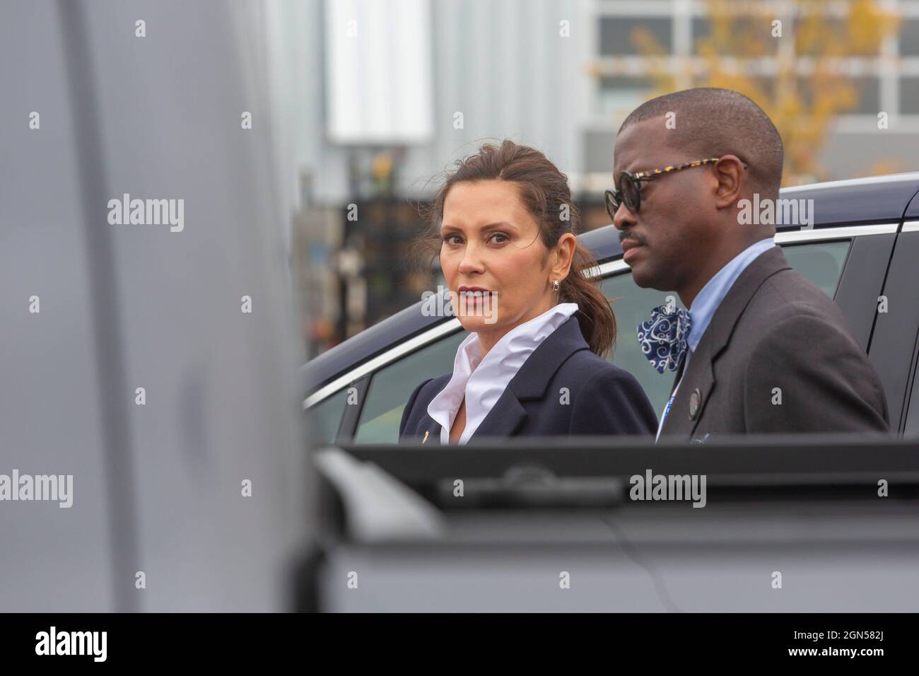Pontiac, Michigan - El gobernador de Michigan, Gretchen Whitmer, y Quentin Messer, CEO de Michigan Economic Development Corporation, visitan el Motor Bella Foto de stock