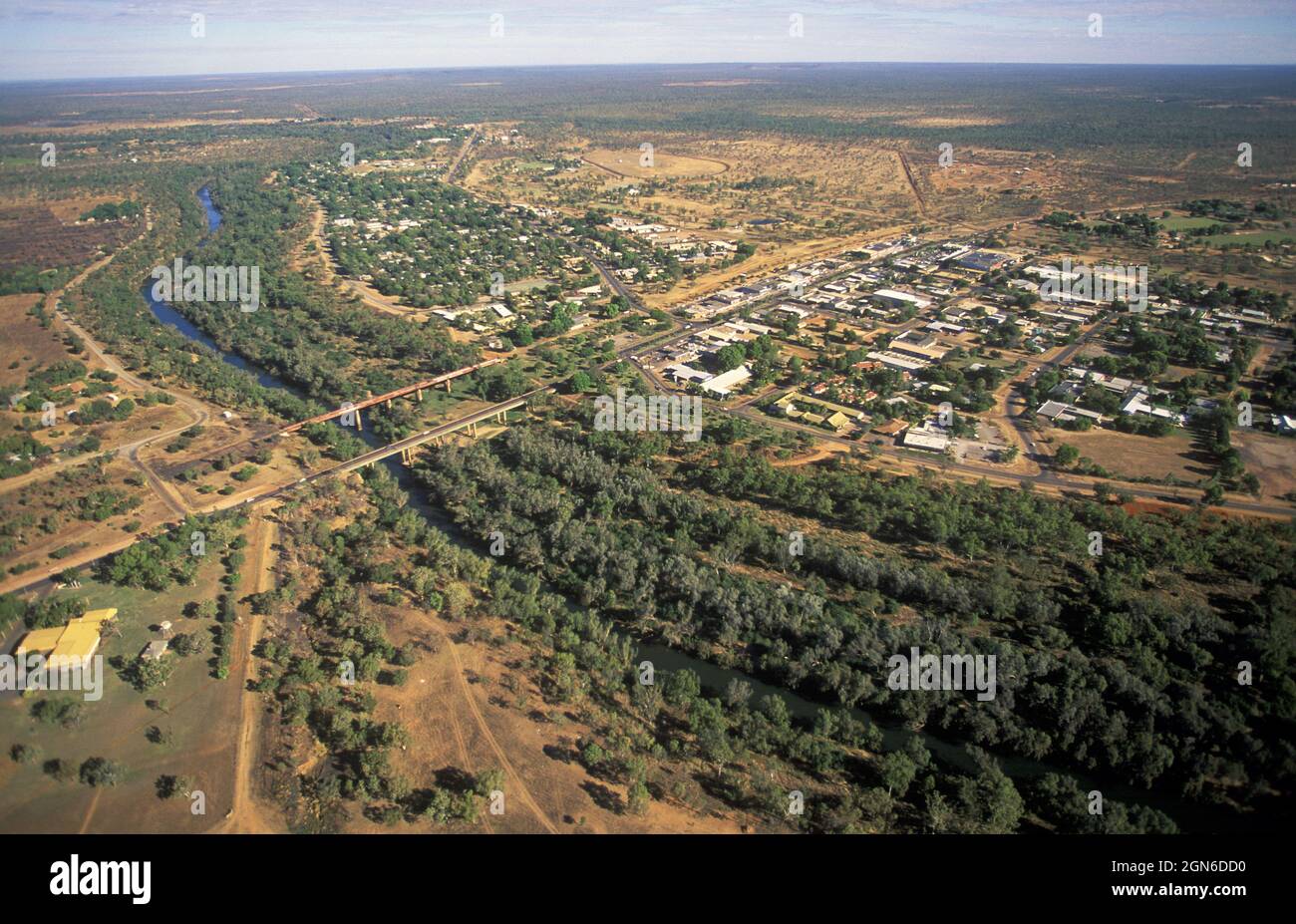 El río Katherine y la ciudad de Katherine en el Territorio del Norte, Australia. Foto de stock