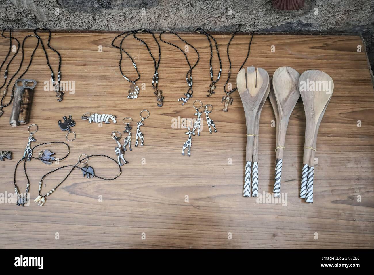 Nairobi, Kenia. 3rd de Sep 2021. de joyería hecha a mano acabada y diseñada en la Artesanía de Huesos Africanos en tugurios, Nairobi.Un grupo de artesanos de la Artesanía