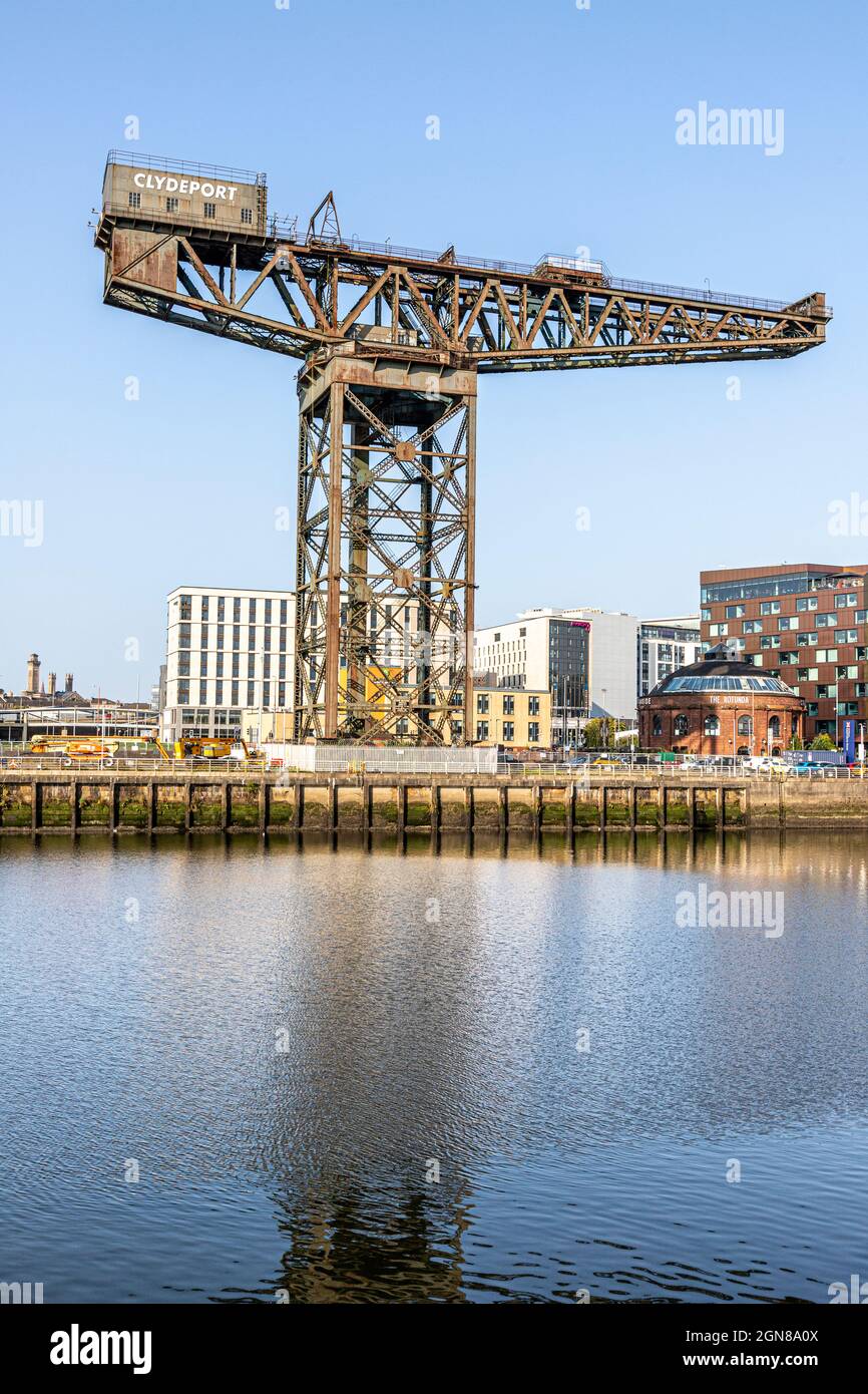 La grúa Finnieston al lado del río Clyde en Glasgow, Escocia Reino Unido Foto de stock