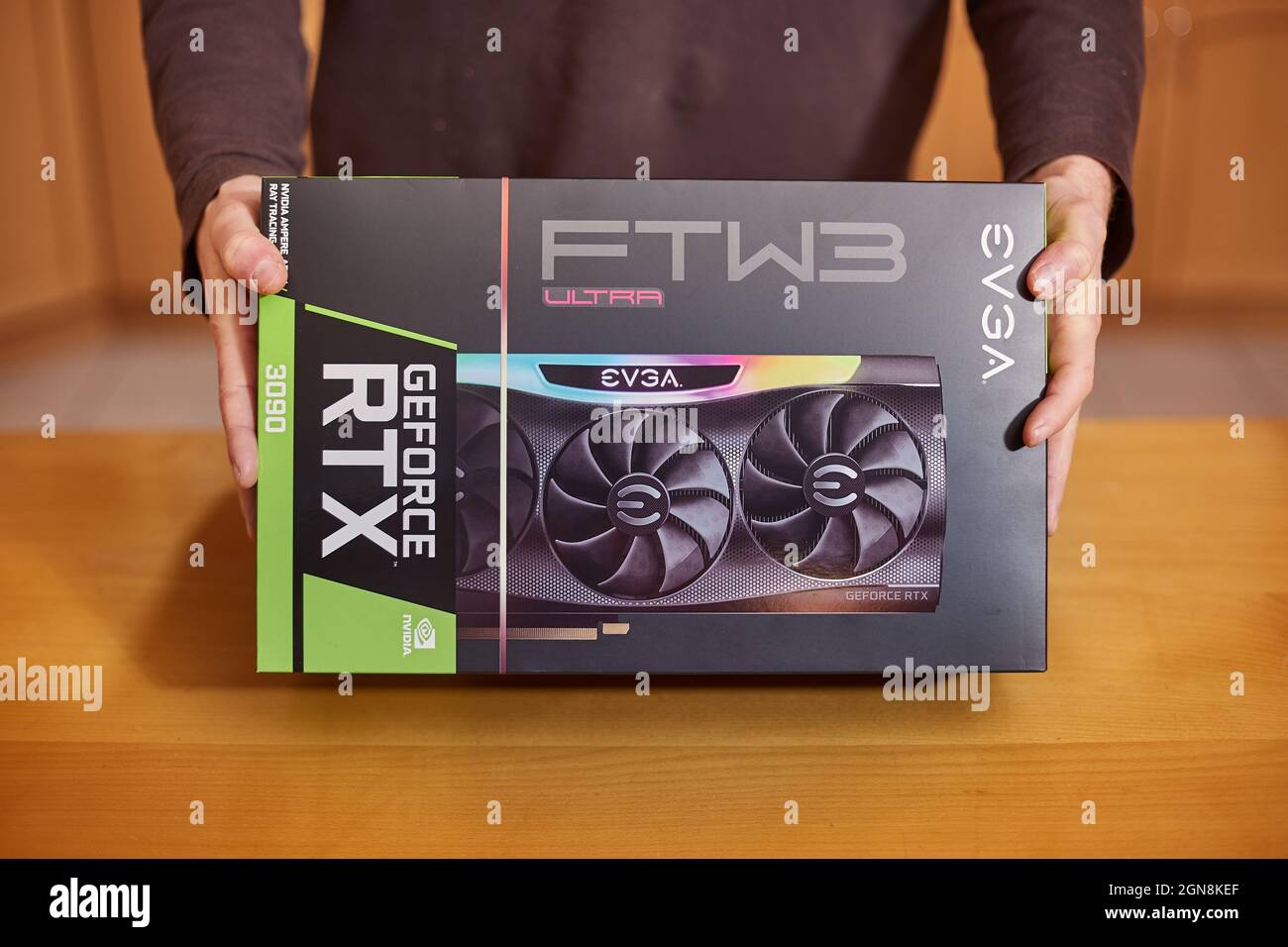 Comprar EVGA GeForce RTX 3090 Nvidia GPU en una tienda Fotografía de stock  - Alamy