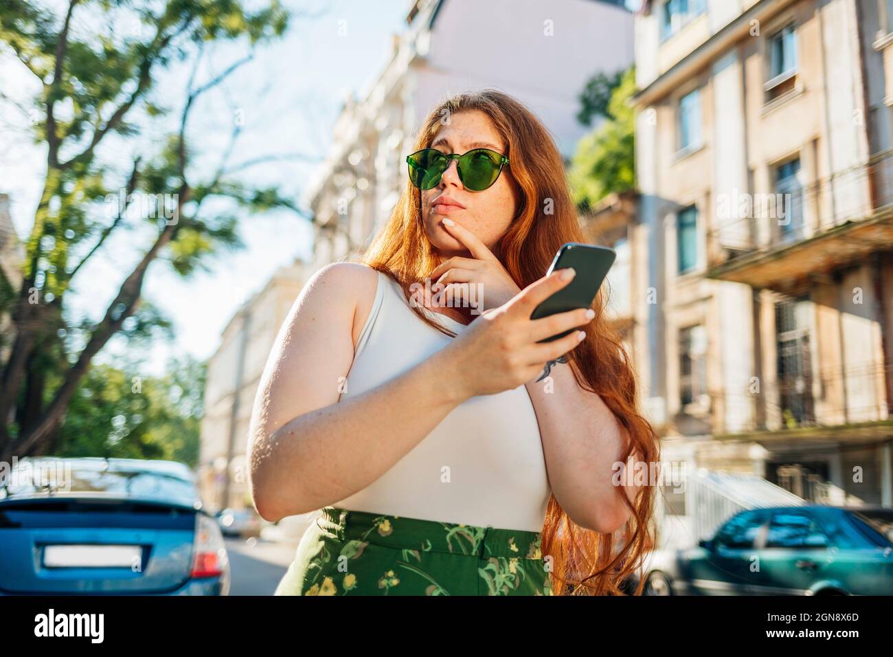 Gafas de sol verdes fotografías e imágenes de alta resolución - Alamy