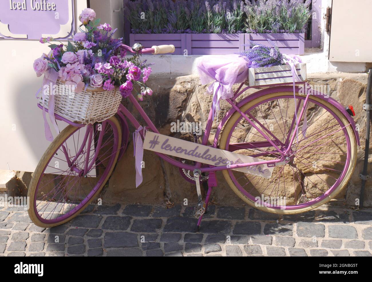 Bicicleta lavanda fotografías e imágenes de alta resolución - Alamy