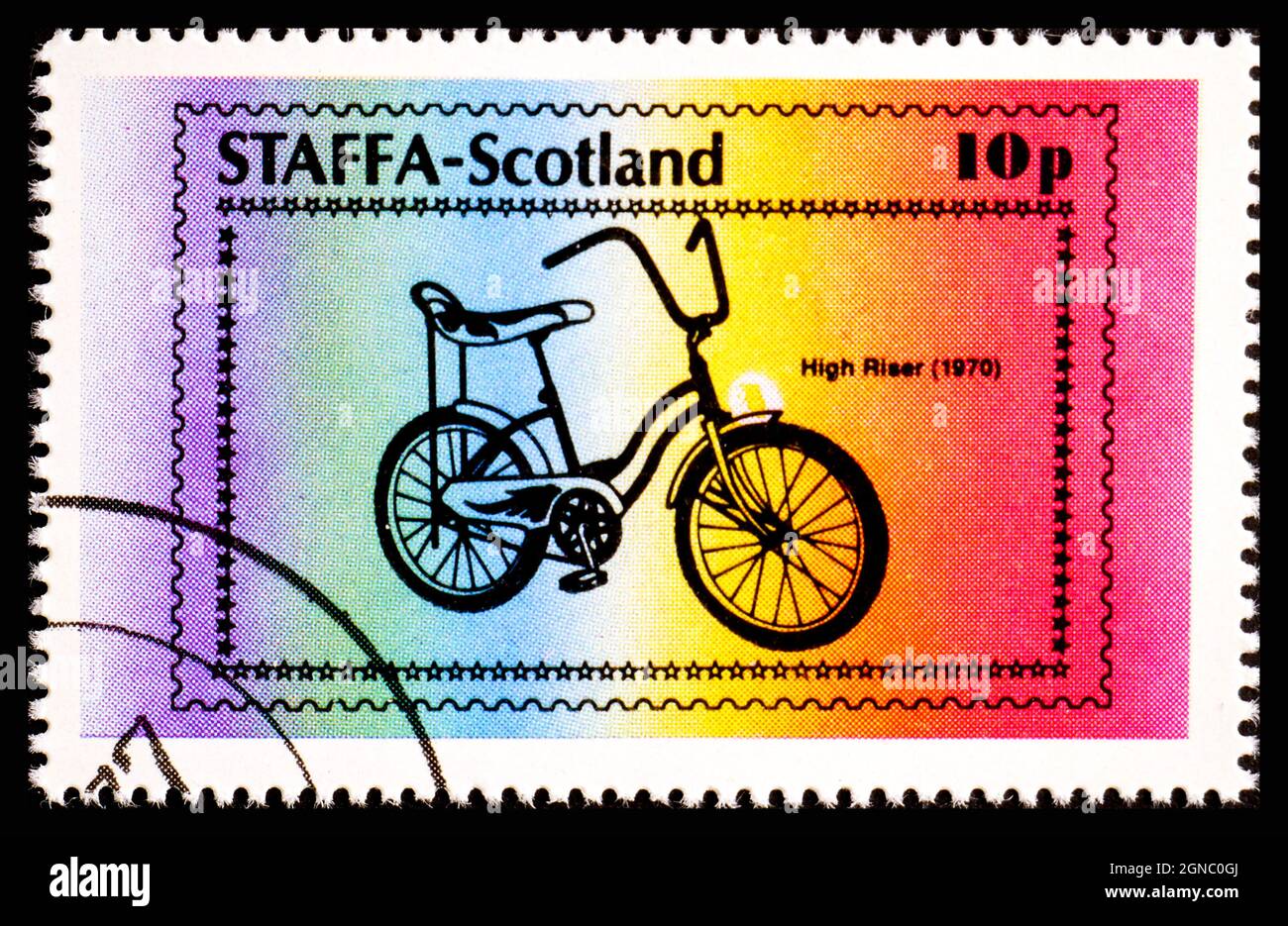 STAFFA, ESCOCIA - ALREDEDOR de 1978: Un sello impreso en Escocia muestra High Riser 1970 Foto de stock