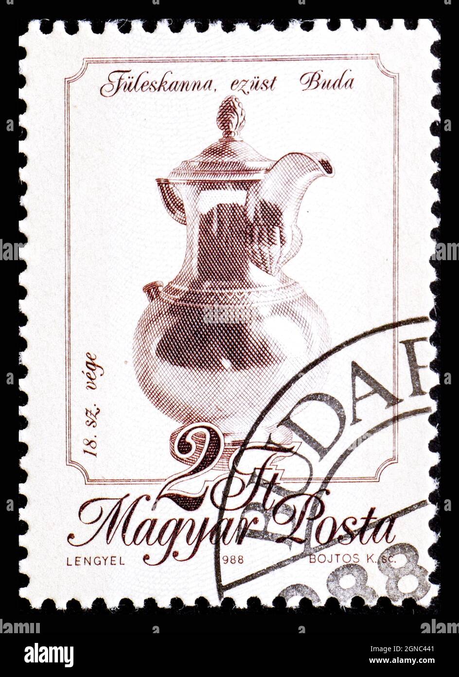 HUNGRÍA - CIRCA 1988: Un sello impreso en Hungría de la edición de Artesanía de Metal muestra 18th siglo olla de plata, Buda Foto de stock