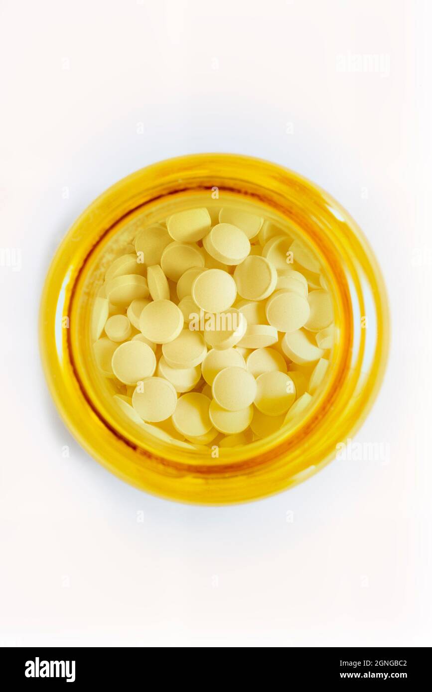 25 tabletas de microgramos de colecalciferol o vitamina D3. Foto de stock