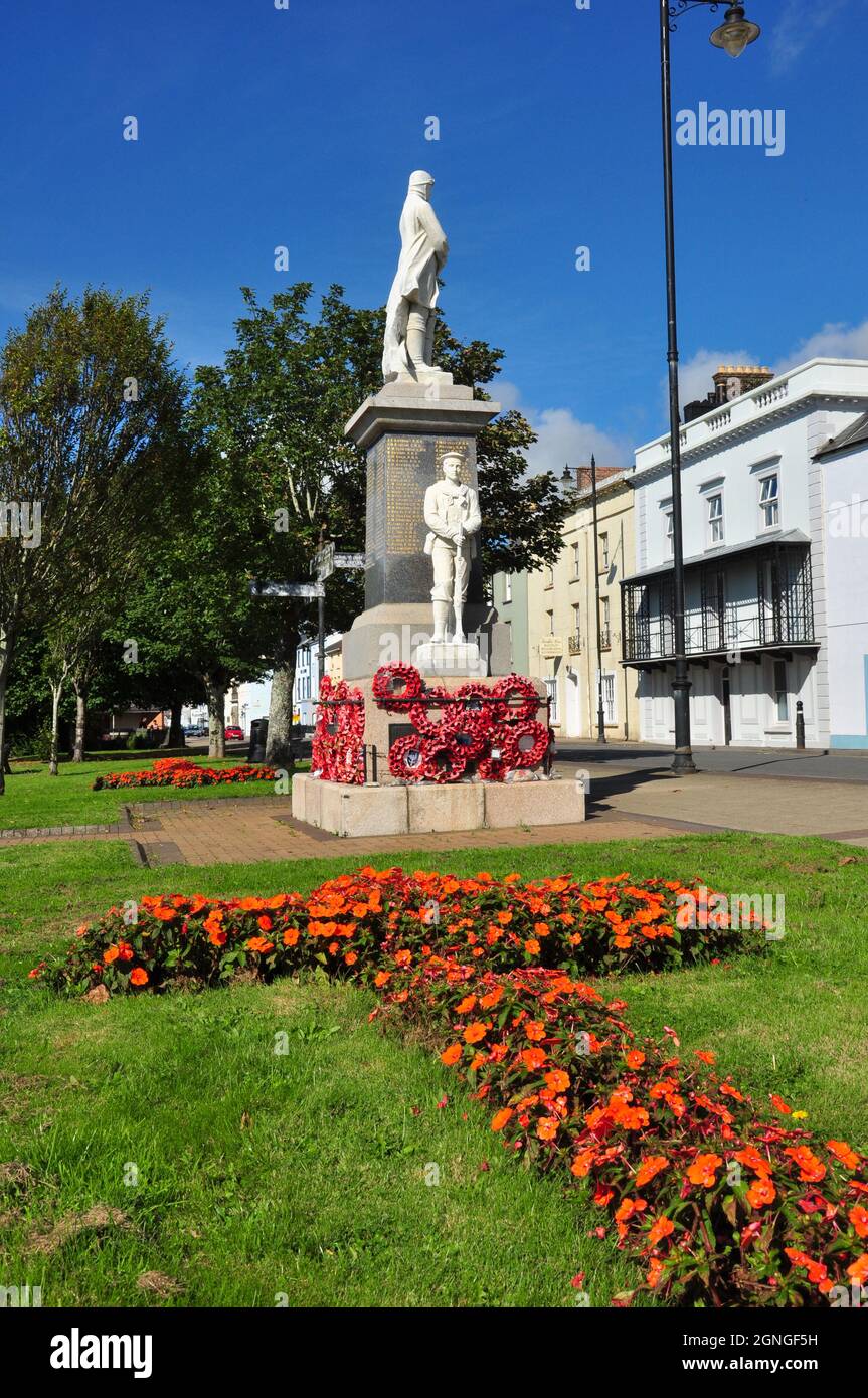 Monumento a los Caídos y Jardines Marinos, Hamilton Terrace, Milford Haven, Pembrokeshire, Gales, REINO UNIDO Foto de stock