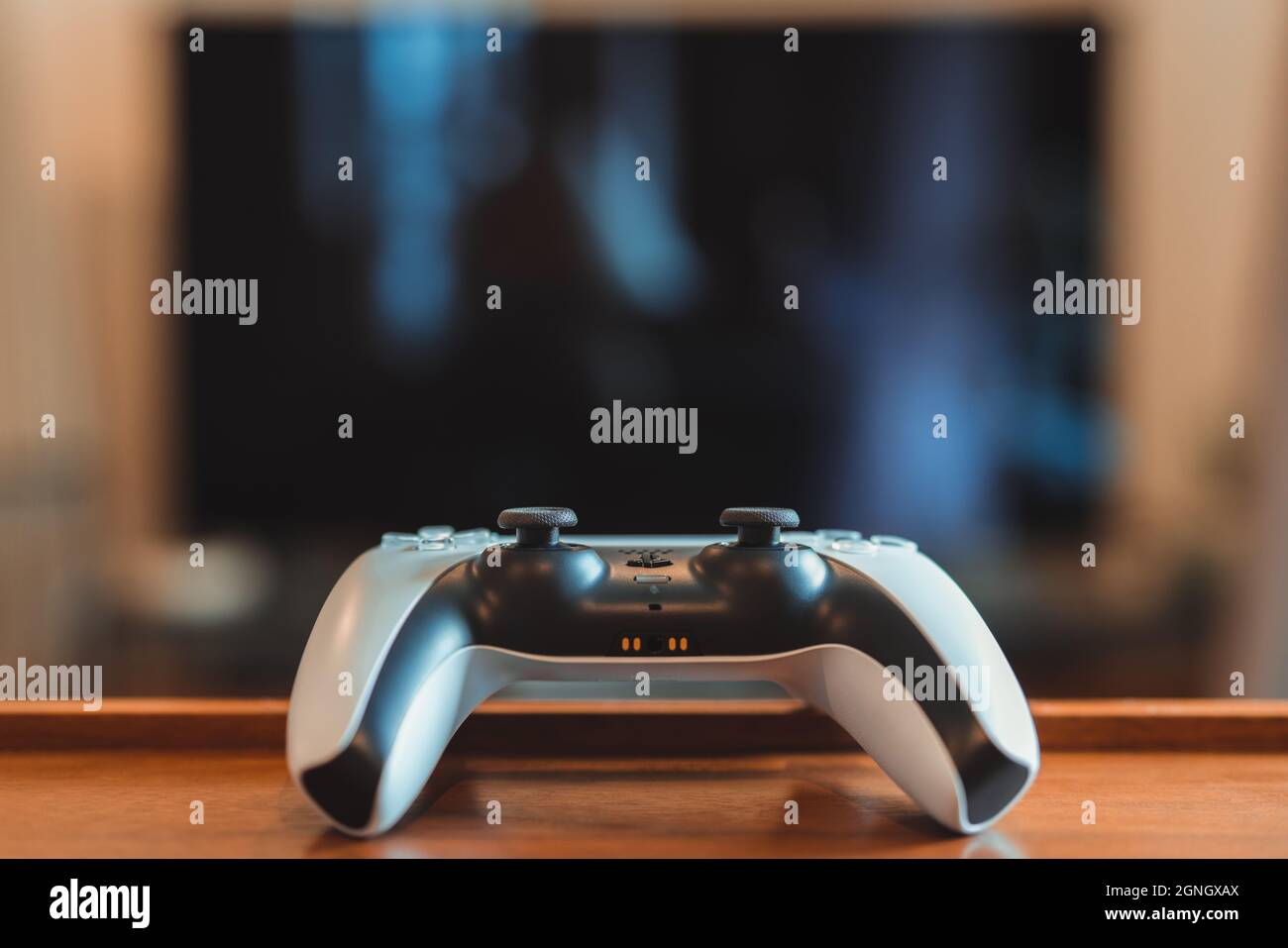 Mando de playstation 5 fotografías e imágenes de alta resolución - Alamy